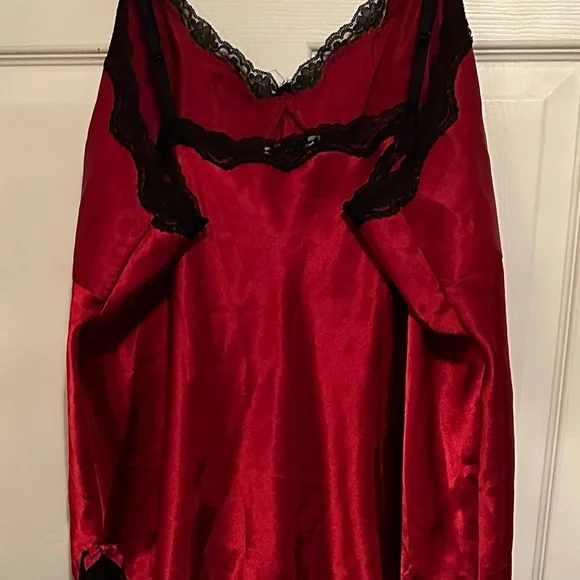 Cacique Cami Night Top Armpit to armpit 25” - Picture 2 of 6